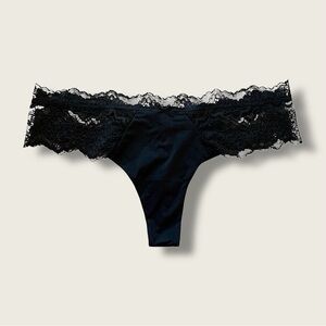 Victoria’s Secret Thong Panty Medium New